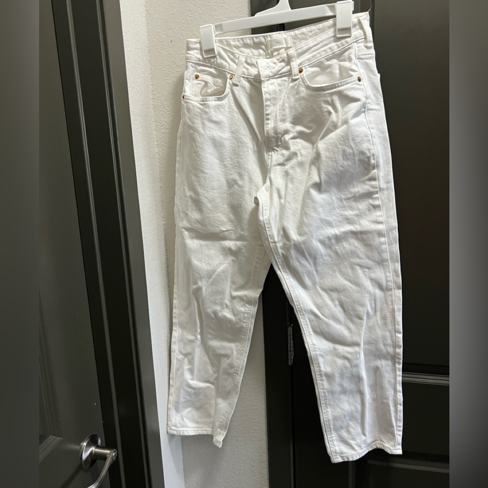 H&M white jean
￼